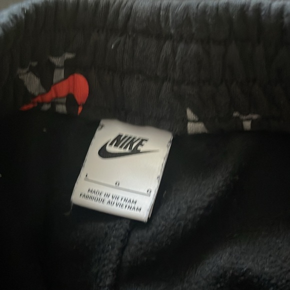 Nike sweatpants - Picture 2 of 2